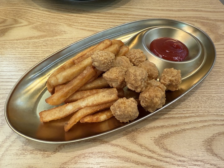 【八德】「萩喱.chill and chili-藏身大湳（市場）商圈巷弄裡的南洋風料理（叻沙/咖哩/炒飯.炒麵/炸物）」