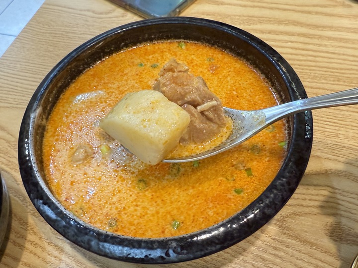 【八德】「萩喱.chill and chili-藏身大湳（市場）商圈巷弄裡的南洋風料理（叻沙/咖哩/炒飯.炒麵/炸物）」