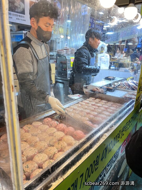 【首爾自由行】「媽媽帶孩子一起辦年貨之旅 Day 2 (上):望遠市場美食散策,QS炸雞、勳勳糖餅 & Paik’s Coffee」」 【首爾自由行】「媽媽帶孩子一起辦年貨之旅 Day 2 (上):望遠市場美食散策,QS炸雞、勳勳糖餅 & Paik’s Coffee」」