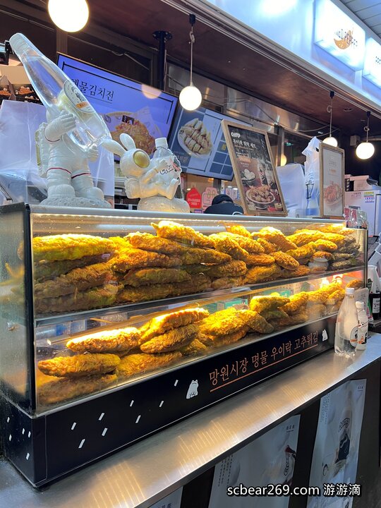 【首爾自由行】「媽媽帶孩子一起辦年貨之旅 Day 2 (上):望遠市場美食散策，QS炸雞、勳勳糖餅 & Paik’s Coffee」」