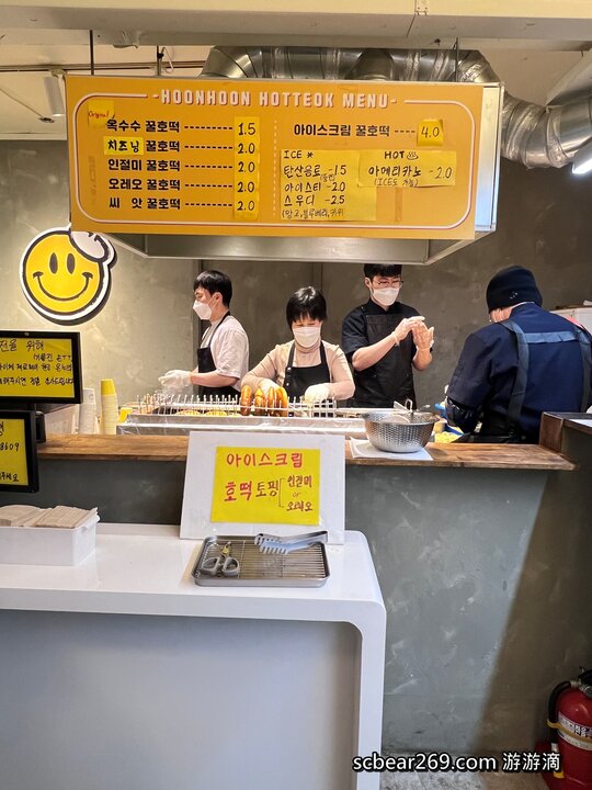 【首爾自由行】「媽媽帶孩子一起辦年貨之旅 Day 2 (上):望遠市場美食散策，QS炸雞、勳勳糖餅 & Paik’s Coffee」」