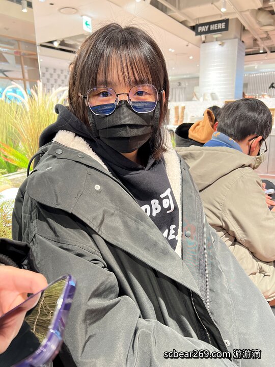 【首爾自由行】「媽媽帶孩子一起辦年貨之旅 Day 2 (下)：新村美食逛街散策，TOPTEN10、ARTBOX、Play Ground、emart、橋村炸雞(KyoChon)」