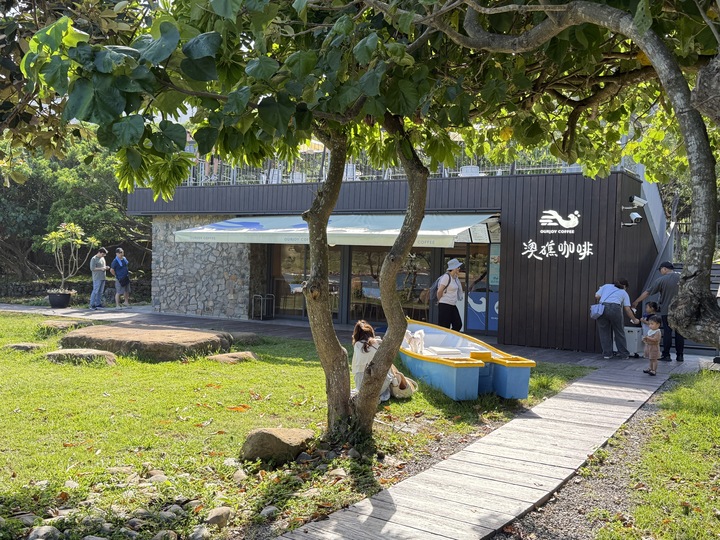 【貢竂】「澳礁咖啡OurJoy Cofee．卯澳漁村裡的海景第一排咖啡館（甜點/雪花冰/露天觀景座位/好停車/戶外區不限時）」