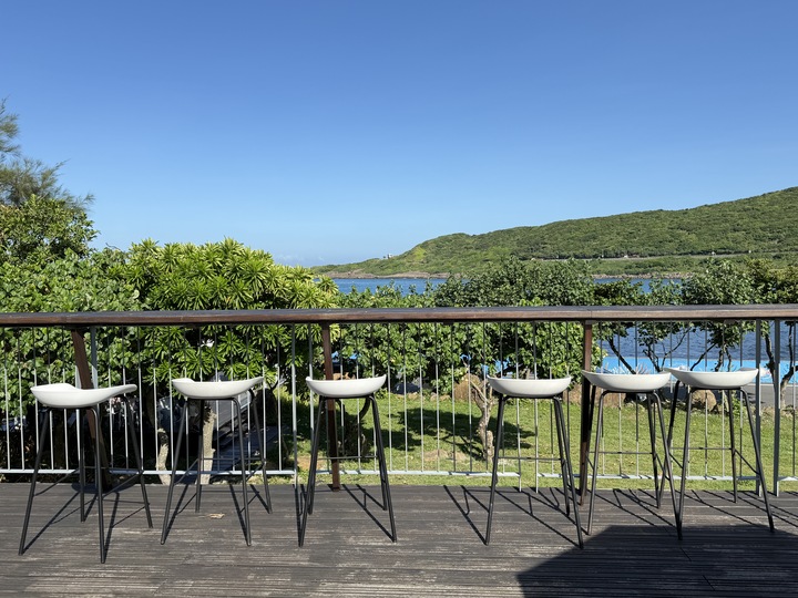 【貢竂】「澳礁咖啡OurJoy Cofee．卯澳漁村裡的海景第一排咖啡館（甜點/雪花冰/露天觀景座位/好停車/戶外區不限時）」