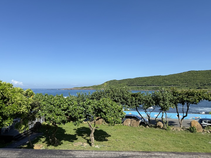 【貢竂】「澳礁咖啡OurJoy Cofee．卯澳漁村裡的海景第一排咖啡館（甜點/雪花冰/露天觀景座位/好停車/戶外區不限時）」