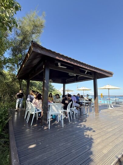 【貢竂】「澳礁咖啡OurJoy Cofee．卯澳漁村裡的海景第一排咖啡館（甜點/雪花冰/露天觀景座位/好停車/戶外區不限時）」