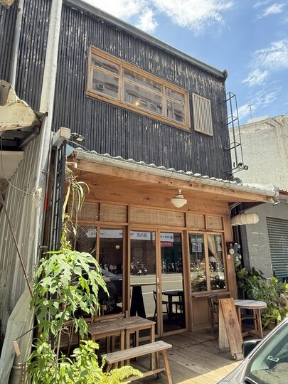 【高雄】「二雄咖啡．日系木質風老屋改造，復古童趣風早午餐咖啡館（咖哩飯/義大利麵/輕食/甜點/近雄女.愛河）」