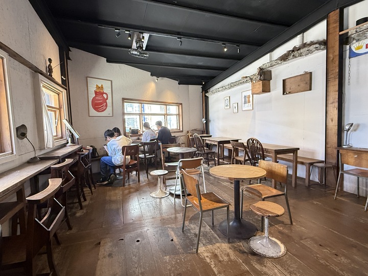 【高雄】「二雄咖啡．日系木質風老屋改造，復古童趣風早午餐咖啡館（咖哩飯/義大利麵/輕食/甜點/近雄女.愛河）」