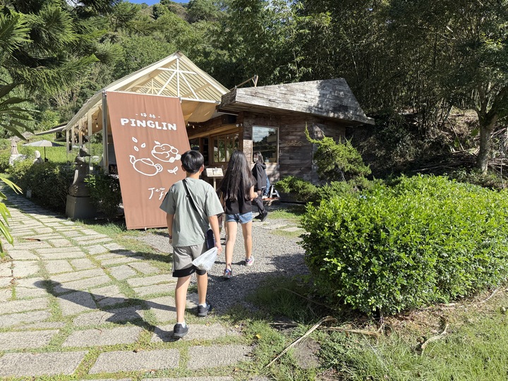 【新北坪林】「心茶合一TeaFlow．茶園步道旁的秘境咖啡館（早午餐/茶點/甜點/可芙/近茶葉博物館）」