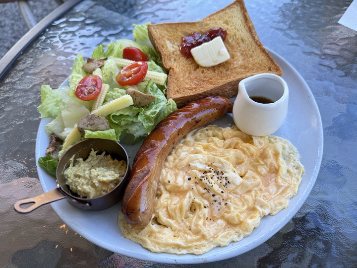 【新北坪林】「心茶合一TeaFlow．茶園步道旁的秘境咖啡館（早午餐/茶點/甜點/可芙/近茶葉博物館）」