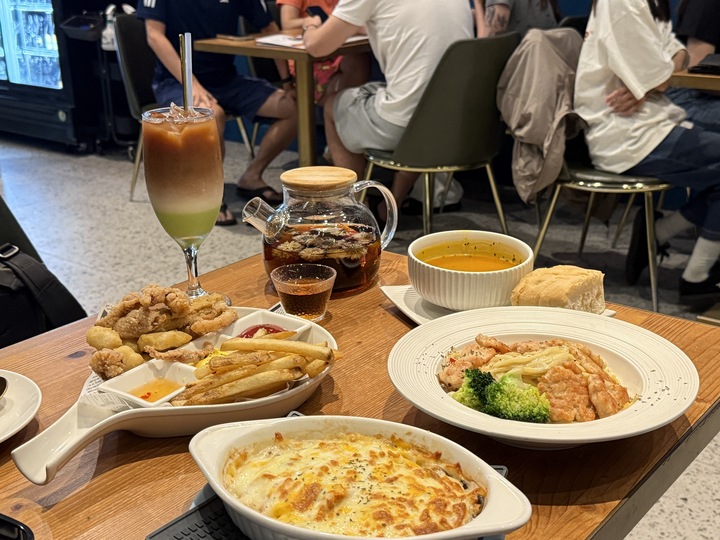 【平鎮】「癮食聖堂Poppy Church．忠貞新村文化園區內，基督教堂改建的緬泰台式創意料理複合式餐酒館」