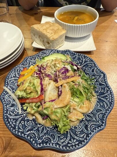 【平鎮】「癮食聖堂Poppy Church．忠貞新村文化園區內，基督教堂改建的緬泰台式創意料理複合式餐酒館」