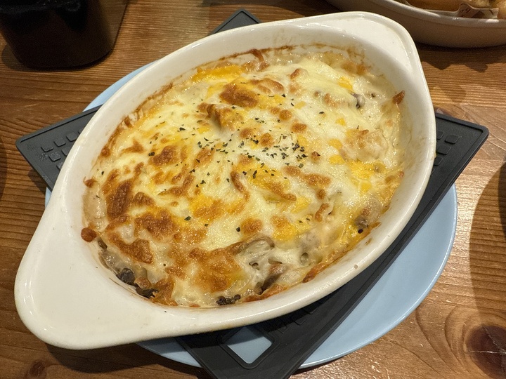 【平鎮】「癮食聖堂Poppy Church．忠貞新村文化園區內，基督教堂改建的緬泰台式創意料理複合式餐酒館」