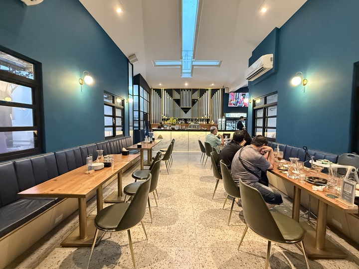 【平鎮】「癮食聖堂Poppy Church．忠貞新村文化園區內，基督教堂改建的緬泰台式創意料理複合式餐酒館」