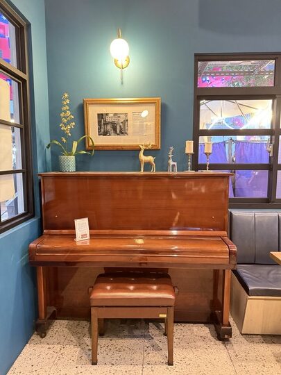 【平鎮】「癮食聖堂Poppy Church．忠貞新村文化園區內，基督教堂改建的緬泰台式創意料理複合式餐酒館」