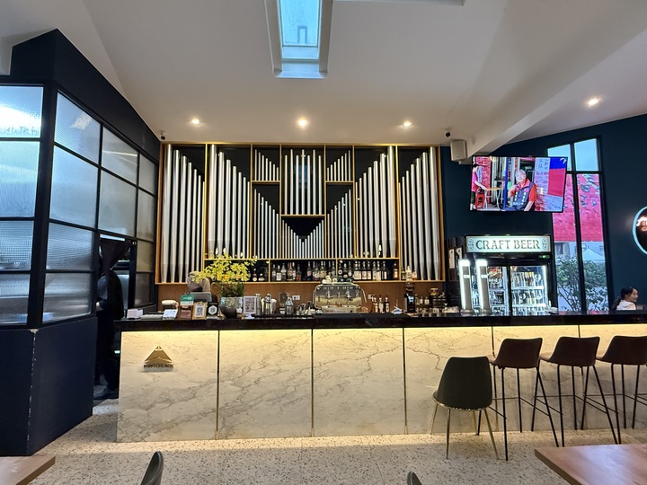 【平鎮】「癮食聖堂Poppy Church．忠貞新村文化園區內，基督教堂改建的緬泰台式創意料理複合式餐酒館」