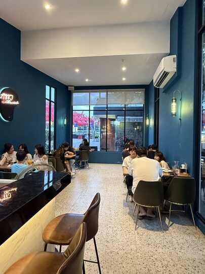 【平鎮】「癮食聖堂Poppy Church．忠貞新村文化園區內，基督教堂改建的緬泰台式創意料理複合式餐酒館」