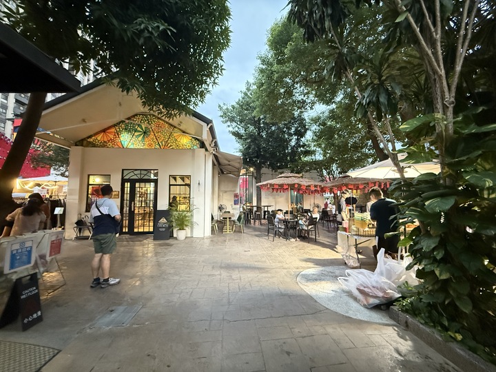 【平鎮】「癮食聖堂Poppy Church．忠貞新村文化園區內，基督教堂改建的緬泰台式創意料理複合式餐酒館」