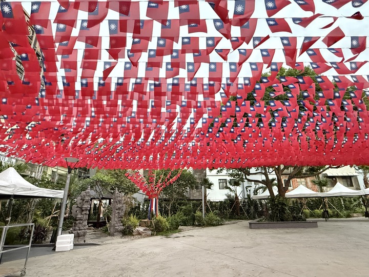 【平鎮】「癮食聖堂Poppy Church．忠貞新村文化園區內，基督教堂改建的緬泰台式創意料理複合式餐酒館」