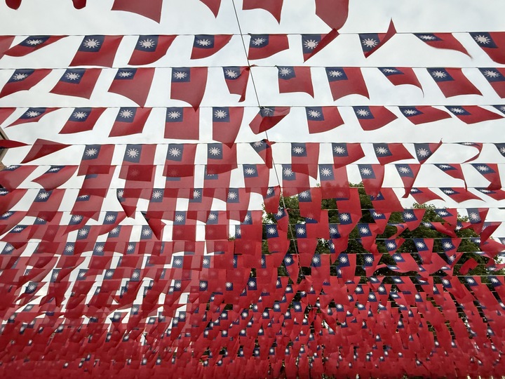 【平鎮】「癮食聖堂Poppy Church．忠貞新村文化園區內，基督教堂改建的緬泰台式創意料理複合式餐酒館」