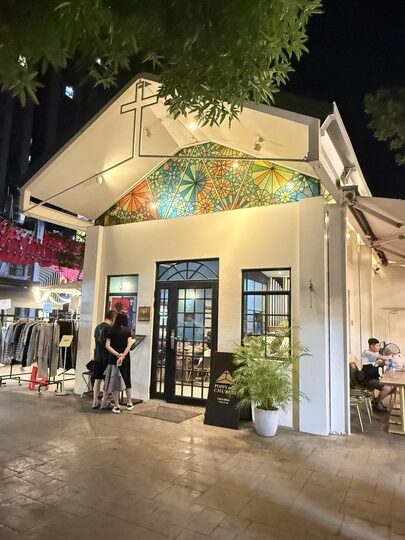 【平鎮】「癮食聖堂Poppy Church．忠貞新村文化園區內，基督教堂改建的緬泰台式創意料理複合式餐酒館」