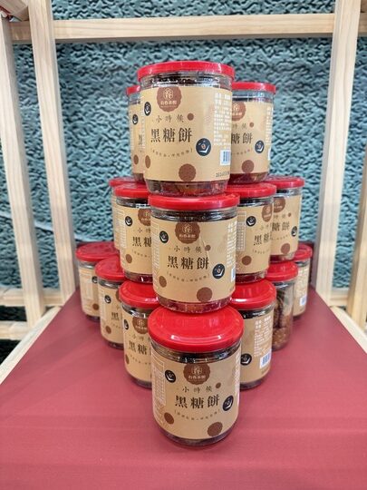 【台中】「有春茶館Wu Chun Tea Hall-大墩店，聚餐及泡茶聊天的好去處（復古中式茶館/手路菜/點心/鍋物/近IKEA.文心森林公園捷運站）」