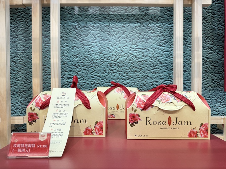 【台中】「有春茶館Wu Chun Tea Hall-大墩店，聚餐及泡茶聊天的好去處（復古中式茶館/手路菜/點心/鍋物/近IKEA.文心森林公園捷運站）」