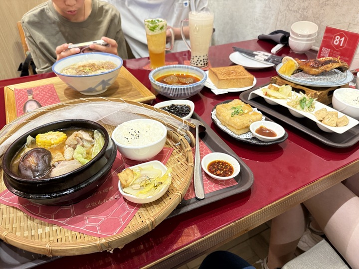 【台中】「有春茶館Wu Chun Tea Hall-大墩店,聚餐及泡茶聊天的好去處(復古中式茶館/手路菜/點心/鍋物/近IKEA.文心森林公園捷運站)」 【台中】「有春茶館Wu Chun Tea Hall-大墩店,聚餐及泡茶聊天的好去處(復古中式茶館/手路菜/點心/鍋物/近IKEA.文心森林公園捷運站)」