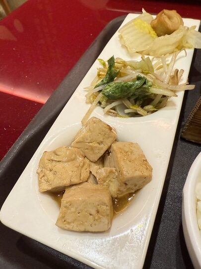 【台中】「有春茶館Wu Chun Tea Hall-大墩店，聚餐及泡茶聊天的好去處（復古中式茶館/手路菜/點心/鍋物/近IKEA.文心森林公園捷運站）」