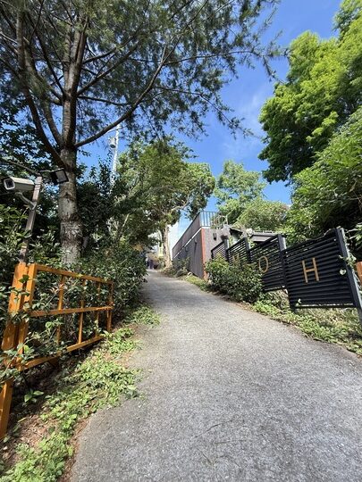 【南投】「依默騎馬度假莊園．來清境住一晚！騎馬體驗超吸睛，還有2-6 人彈性房型與豐盛中西式早餐」