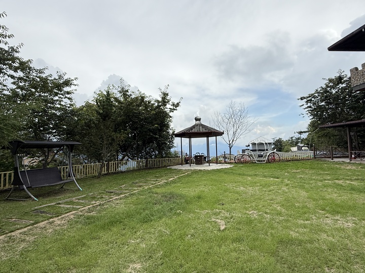 【南投】「依默騎馬度假莊園.來清境住一晚!騎馬體驗超吸睛,還有2-6 人彈性房型與豐盛中西式早餐」 【南投】「依默騎馬度假莊園.來清境住一晚!騎馬體驗超吸睛,還有2-6 人彈性房型與豐盛中西式早餐」