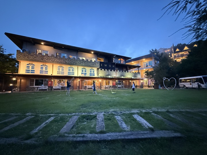 【南投】「依默騎馬度假莊園.來清境住一晚!騎馬體驗超吸睛,還有2-6 人彈性房型與豐盛中西式早餐」 【南投】「依默騎馬度假莊園.來清境住一晚!騎馬體驗超吸睛,還有2-6 人彈性房型與豐盛中西式早餐」