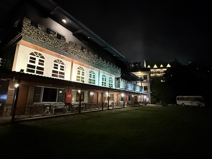 【南投】「依默騎馬度假莊園．來清境住一晚！騎馬體驗超吸睛，還有2-6 人彈性房型與豐盛中西式早餐」