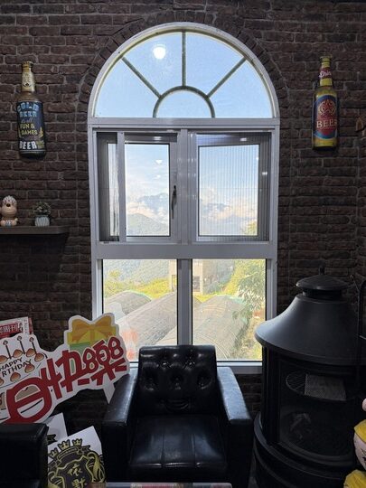 【南投】「依默騎馬度假莊園．來清境住一晚！騎馬體驗超吸睛，還有2-6 人彈性房型與豐盛中西式早餐」