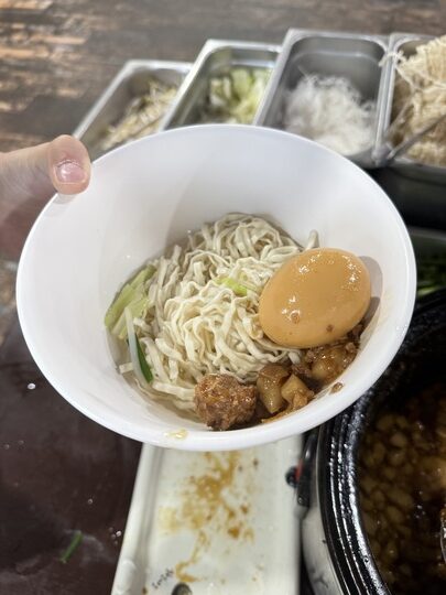 【南投】「依默騎馬度假莊園．來清境住一晚！騎馬體驗超吸睛，還有2-6 人彈性房型與豐盛中西式早餐」