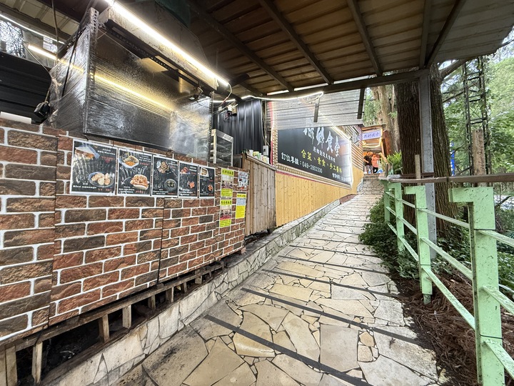 【南投】「依默騎馬度假莊園.來清境住一晚!騎馬體驗超吸睛,還有2-6 人彈性房型與豐盛中西式早餐」 【南投】「依默騎馬度假莊園.來清境住一晚!騎馬體驗超吸睛,還有2-6 人彈性房型與豐盛中西式早餐」