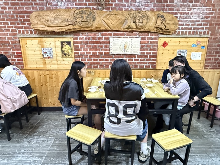 【南投】「依默騎馬度假莊園．來清境住一晚！騎馬體驗超吸睛，還有2-6 人彈性房型與豐盛中西式早餐」
