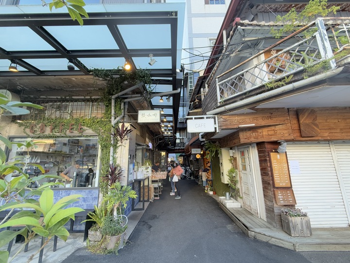 【豐原】「駿咖啡 JIUN COFFEE WORKSHOP．隱身巷弄裡的低調老宅咖啡，咖啡香與麵包香融合的味覺饗宴，還有高CP值下午茶套餐」