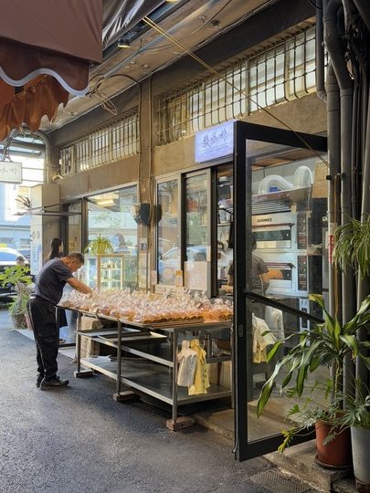 【豐原】「駿咖啡 JIUN COFFEE WORKSHOP．隱身巷弄裡的低調老宅咖啡，咖啡香與麵包香融合的味覺饗宴，還有高CP值下午茶套餐」