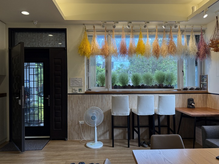 【宜蘭五結】「卡斯比亞精品民宿．附電梯.車位，還有美味手作早餐的質感風民宿（近冬山河親水公園.傳藝中心.羅東夜市）」