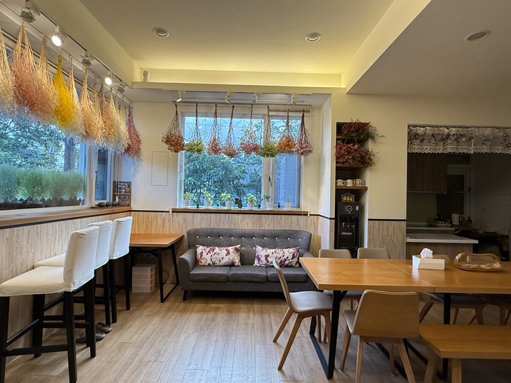 【宜蘭五結】「卡斯比亞精品民宿．附電梯.車位，還有美味手作早餐的質感風民宿（近冬山河親水公園.傳藝中心.羅東夜市）」