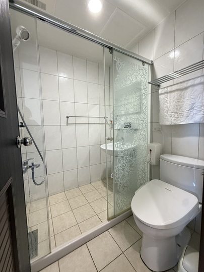 【宜蘭五結】「卡斯比亞精品民宿．附電梯.車位，還有美味手作早餐的質感風民宿（近冬山河親水公園.傳藝中心.羅東夜市）」