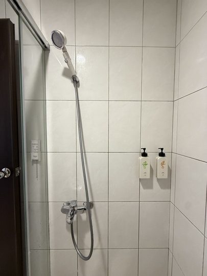 【宜蘭五結】「卡斯比亞精品民宿．附電梯.車位，還有美味手作早餐的質感風民宿（近冬山河親水公園.傳藝中心.羅東夜市）」