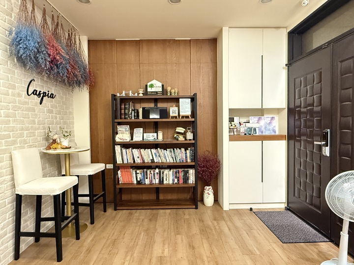 【宜蘭五結】「卡斯比亞精品民宿．附電梯.車位，還有美味手作早餐的質感風民宿（近冬山河親水公園.傳藝中心.羅東夜市）」