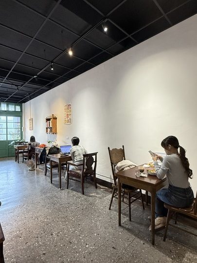 【中壢】「三春家 cafe.復古懷舊風,有天井的老宅咖啡館(單品手沖/手工甜點/酸種麵包/寵物友善/近家樂福.南亞技術學院)」 【中壢】「三春家 cafe.復古懷舊風,有天井的老宅咖啡館(單品手沖/手工甜點/酸種麵包/寵物友善/近家樂福.南亞技術學院)」