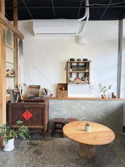 【中壢】「三春家 cafe.復古懷舊風,有天井的老宅咖啡館(單品手沖/手工甜點/酸種麵包/寵物友善/近家樂福.南亞技術學院)」 【中壢】「三春家 cafe.復古懷舊風,有天井的老宅咖啡館(單品手沖/手工甜點/酸種麵包/寵物友善/近家樂福.南亞技術學院)」