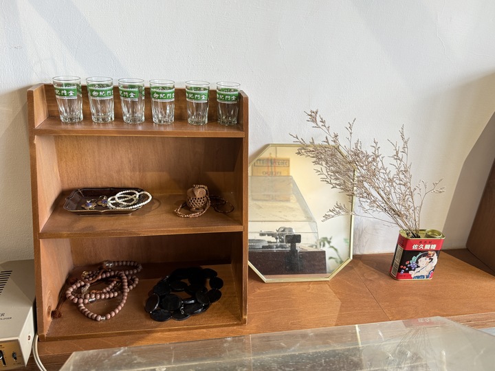 【中壢】「三春家 cafe．復古懷舊風，有天井的老宅咖啡館（單品手沖/手工甜點/酸種麵包/寵物友善/近家樂福.南亞技術學院）」