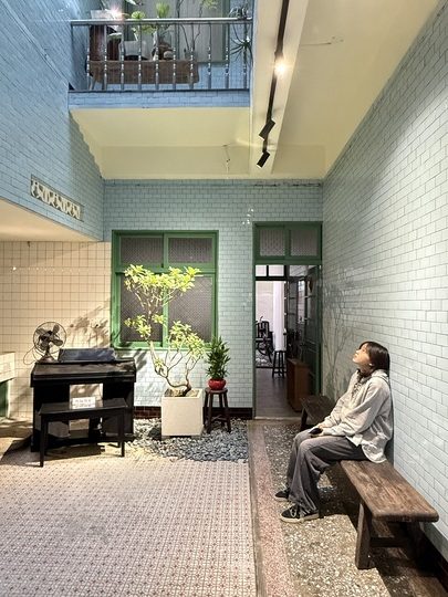 【中壢】「三春家 cafe.復古懷舊風,有天井的老宅咖啡館(單品手沖/手工甜點/酸種麵包/寵物友善/近家樂福.南亞技術學院)」 【中壢】「三春家 cafe.復古懷舊風,有天井的老宅咖啡館(單品手沖/手工甜點/酸種麵包/寵物友善/近家樂福.南亞技術學院)」