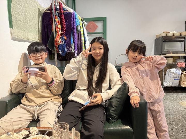 【中壢】「三春家 cafe．復古懷舊風，有天井的老宅咖啡館（單品手沖/手工甜點/酸種麵包/寵物友善/近家樂福.南亞技術學院）」