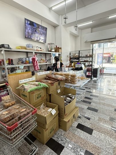 【台南】「炎祐食品．府城零食專賣，人氣繽紛台式馬卡龍(小西點)，還有各式懷舊零食.糖果和點心，來這裡一次全買齊！！」
